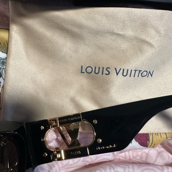 Louis Vuitton Sunglasses - Picture 7 of 11